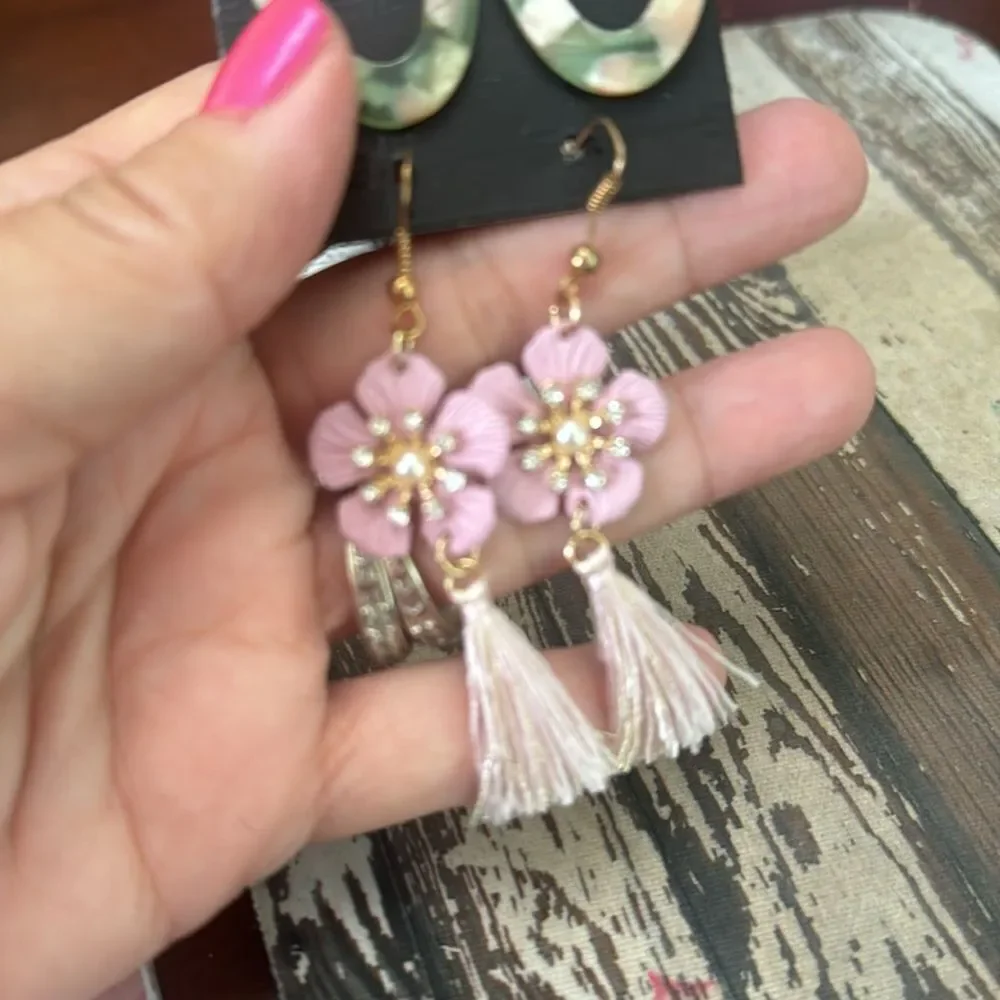 NWT Romeo + Juliet Couture 2-pr Earring Set Tassel & Resin